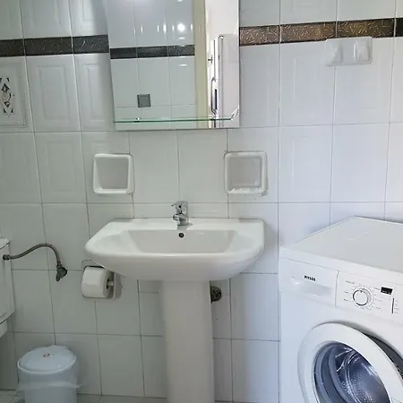 Alexandros House With Private Parcking Landsted