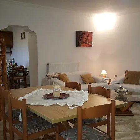 Alexandros House With Private Parcking Casă la țară Vátos
