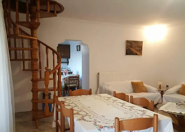 Alexandros House With Private Parcking *