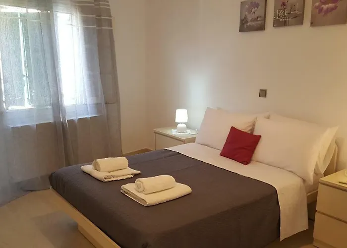 Alexandros House With Private Parcking Landhuis