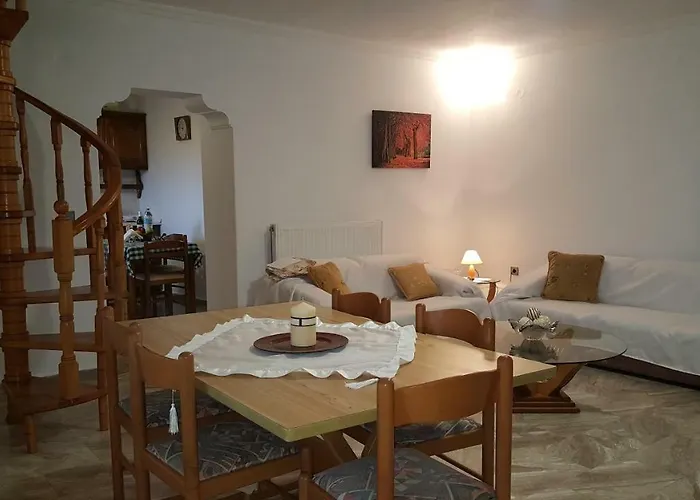 Alexandros House With Private Parcking Landhuis Vátos