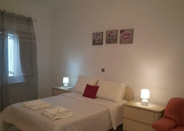 Alexandros House With Private Parcking Kır Evi *